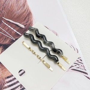 3-piece set of marble wave hair clips and golden twist pin on display card