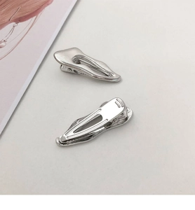 Detail of silver metallic irregular drip hair clips with hollow design in two pieces set