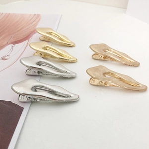 Irregular metal duckbill hair clips in gold and silver finish with minimalist hollow design