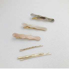 Detailed set of 5 hair clips including marble resin duckbill and gold metal bobby pins