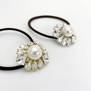 Élastique à cheveux élégant avec grande perle blanche et strass brillants incrustés