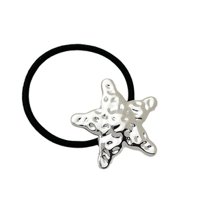 Minimalist high-elastic hair tie featuring a silver metal starfish with hammer-pattern finish
