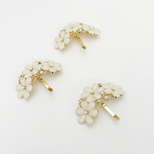Elegante Gancio per Capelli in Lega Dorata con Fiori Künstliche Perle Sintetiche Strass Bianco Fiore Coda di Cavallo Supporto Forcine per Donna Pendolare Accessori per Capelli