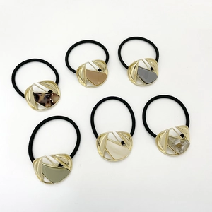 Lot de 6 chouchous de luxe avec montures en métal doré et détails en acrylique coloré