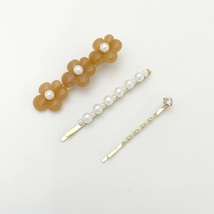 Dreiteiliges Haarspangen-Set mit bernsteinfarbenen Blumen, Perlen und Goldlegierung