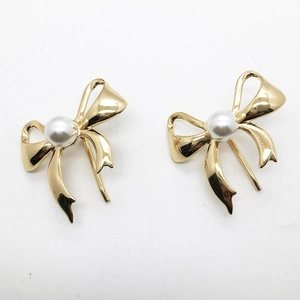 Minimalistische goldene Metall-Haarhaken mit Schleife und weißer Perle für Damen