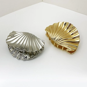 Large Metal Shell Hair Claw Clip Alloy Gold Silver Geometric Seashell Shark Hair Clip Fashion Hair Styling Accessory Women
