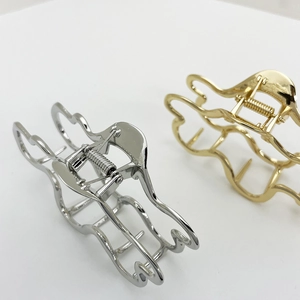Minimalistische unregelmäßige Haarspangen aus Legierung in Gold und Silber poliert