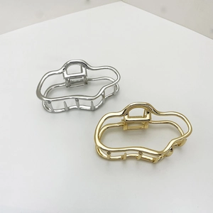 Metal Hair Claw Alloy Cloud Geometric Hair Clip Minimalist Hollow Shark Clip For Women Daily Styling Accessories