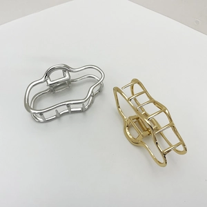 Minimalist cloud-shaped geometric metal hair claw clips in silver and gold finishes