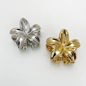 Pince à Cheveux Crabe Élégante en Alliage Fleur de Camélia pour Femmes Simple Métallique Or Argent Accessoires Cheveux