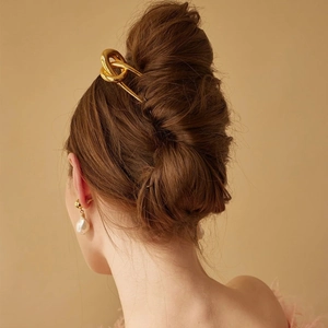 Minimalist 18k gold alloy U-shaped hair pin for elegant French style updo buns
