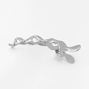 Detailed view of silver alloy hair clip with liquid metal wave design and non-slip teeth