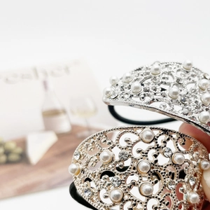 Elegant hollow alloy hair ring with pearls and rhinestones in gold and silver finish