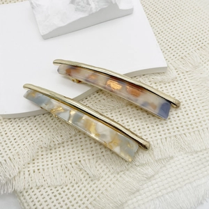 Barrettes à cheveux irrégulières en résine avec texture marbrée et feuille d'or