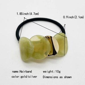 Elastic hairband with green resin discs and gold metal accents for women