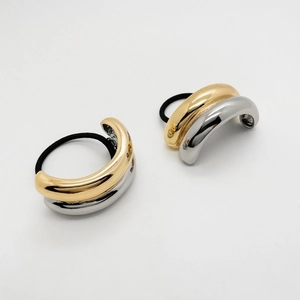 Minimalistisches Haargummi in U-Form, Gold und Silber Metallic, mit schwarzem elastischem Band