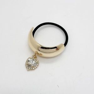 Detail of high-elasticity hair tie featuring a golden heart rhinestone pendant decoration