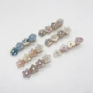Pince à Cheveux en Acrylique Strass Étoile Cœur Fleur Élégante Sucrée Pince à Bec de Canard Accessoires Cheveux Femme Bijoux