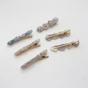 Lot de 6 barrettes colorées aux tons macaron avec étoiles, fleurs et strass brillants
