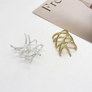 Hollow geometric alloy ponytail clips in gold and silver matte metallic finish