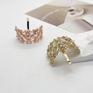 Eleganti fermagli per capelli in oro e oro rosa con perle e strass su pietre bianche
