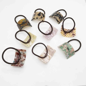 Set of 8 U-shaped acetate hair ties with tortoise shell and marble patterns