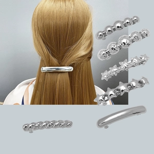 Ensemble de cinq pinces à cheveux en métal argenté pour femmes aux designs variés