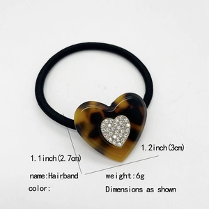Elastico per capelli con ciondolo a cuore in resina leopardata e strass bianchi lucidi