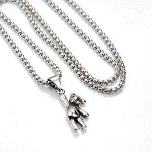 Collier avec pendentif ourson en argent poli et chaîne de type box en acier inoxydable