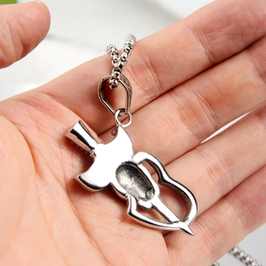 Collier pendentif cœur crâne et épée gothique en acier inoxydable avec chaîne box