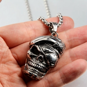 Collier avec pendentif crâne style punk, béret et cache-œil en acier inoxydable
