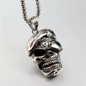 Collier pendentif tête de mort avec béret militaire et chaîne à billes en acier titane argent
