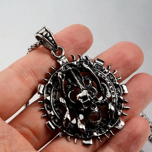 Punk style stainless steel skull and scorpion round pendant necklace with box chain