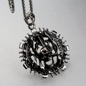 Vintage Punk Ghost Hand Skull Round Pendant Necklace Stainless Steel Gothic Gear Edge Jewelry Gift For Unisex Men Women