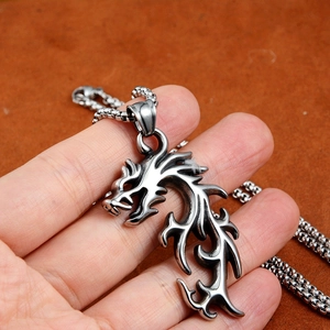 Collana con Ciondolo a Forma di Drago in Acciaio Inossidabile Vintage per Uomo Donna Punk Gothic Totem del Drago Gioielli Argento