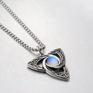 Collier Pendentif Triquetra Nœud Celtique en Acier Inoxydable Vintage Unisexe Poli Strass Bijoux Ethniques Cadeau