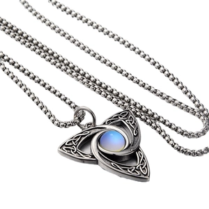 Pendentif nœud celtique en argent avec pierre de lune bleue et chaîne à billes en acier