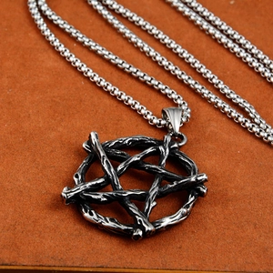 Collier avec pendentif étoile pentagramme en acier inoxydable avec chaîne à perles