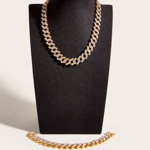 Goldenes Hip-Hop-Set aus kubanischer Kette und Armband mit Zirkonia-Steinen besetzt