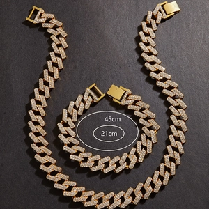 Goldenes Hip-Hop-Panzerketten-Set mit Strasssteinen inklusive 45cm Halskette und 21cm Armband