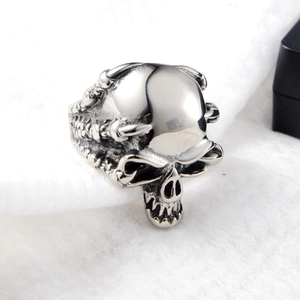 Polished silver skull ring with gothic claw design for men in punk hip hop style