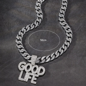 Λεπτομέρεια μενταγιόν GOOD LIFE 50cm με ζιργκόν σε ασημί αλυσίδα τύπου Cuban