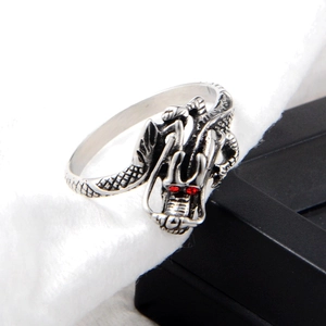 Anello drago argento stile hip hop con occhi di gemma rossa e dettagli vintage in 3D