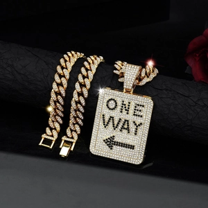 Collana con Ciondolo a Lettera One Way in Lega di Zinco Hip Hop con Strass Iced Out Catena Cubana Gioielli per Uomo Donna Accessorio Festa