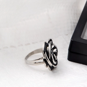 Vintage hip hop rose flower ring in silver and black finish with detailed relief