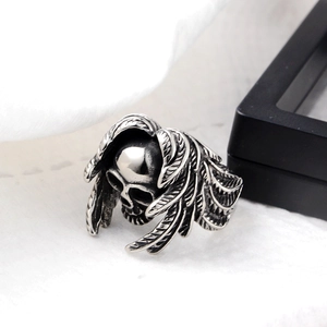 Retro silver punk skull ring with detailed feather wings and vintage oxidized finish