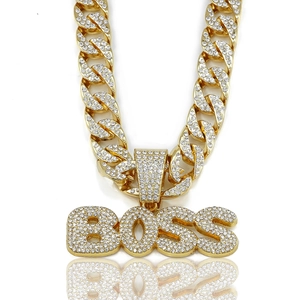 Collier à maillons cubains plaqué or 18 carats hip hop avec pendentif lettre BOSS glacé