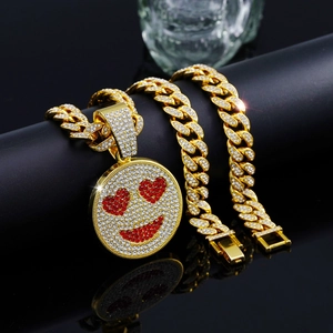 Hip-Hop Goldkette mit eisigem Herz-Augen-Smiley-Anhänger für Damen und Herren im Trend