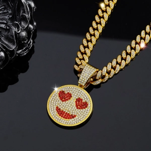 Hip Hop Goldene Panzerkette mit eisigem Herz-Augen-Smiley-Anhänger für Damen und Herren